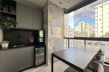 Apartamento &agrave; venda - 134m&sup2; - Meia Praia