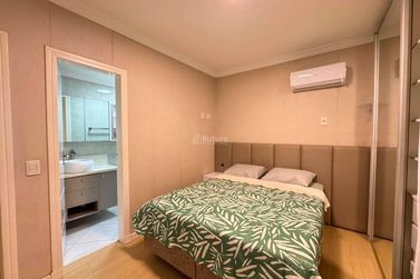 Apartamento &agrave; venda - 213m&sup2; - Meia Praia