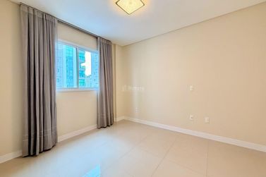 Apartamento &agrave; venda - 110m&sup2; - Meia Praia