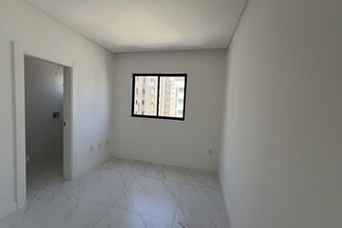 Apartamento &agrave; venda - 129m&sup2; - Meia Praia