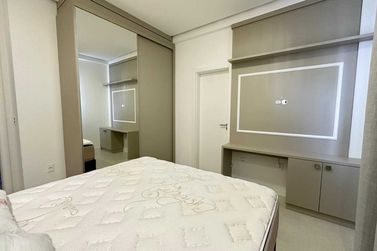 Apartamento &agrave; venda - 151m&sup2; - Meia Praia