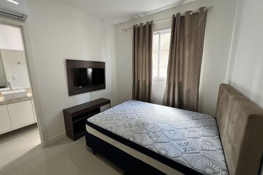 Apartamento &agrave; venda - 135m&sup2; - Meia Praia