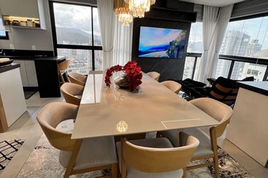 Apartamento &agrave; venda - 137m&sup2; - Meia Praia