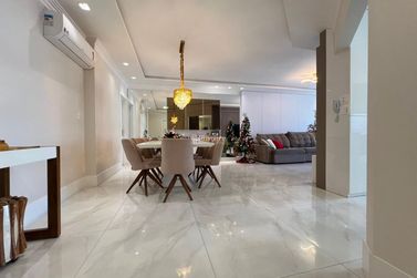 Apartamento &agrave; venda - 196m&sup2; - Meia Praia