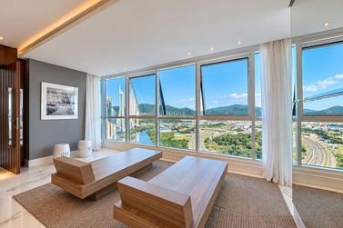 Apartamento &agrave; venda - 180m&sup2; - Centro