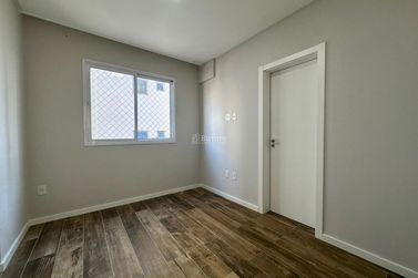 Apartamento &agrave; venda - 125m&sup2; - Meia Praia