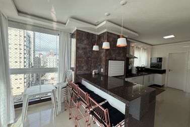 Apartamento &agrave; venda - 120m&sup2; - Meia Praia