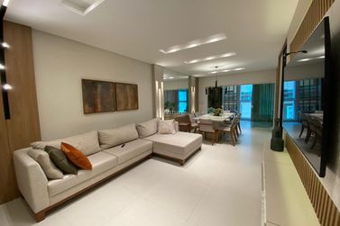 Apartamento &agrave; venda - 141m&sup2; - Meia Praia