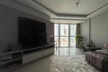 Apartamento &agrave; venda - 156m&sup2; - Meia Praia