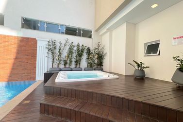 Apartamento &agrave; venda - 171m&sup2; - Meia Praia