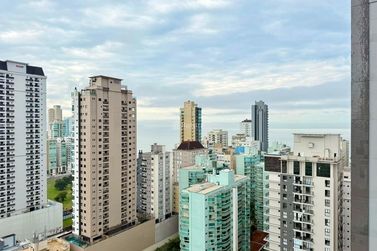 Apartamento &agrave; venda - 129m&sup2; - Meia Praia