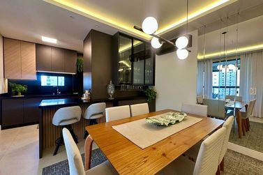 Apartamento &agrave; venda - 127m&sup2; - Meia Praia