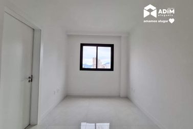 Apartamento para alugar - 135m&sup2; - Meia Praia