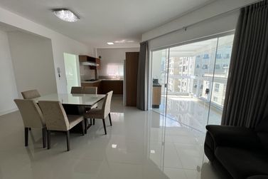 Apartamento &agrave; venda - 135m&sup2; - Meia Praia