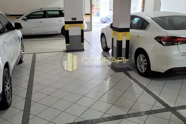 Apartamento &agrave; venda - 137m&sup2; - Meia Praia
