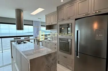 Apartamento &agrave; venda - 180m&sup2; - Meia Praia