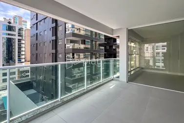 Apartamento &agrave; venda - 190m&sup2; - Meia Praia