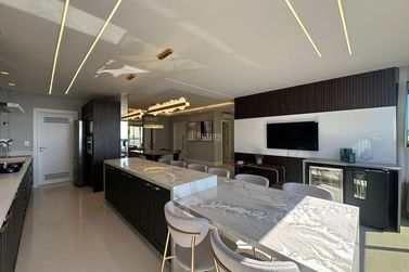 Apartamento &agrave; venda - 187m&sup2; - Meia Praia