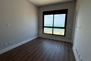 Apartamento &agrave; venda - 140m&sup2; - Meia Praia