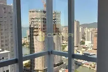 Apartamento &agrave; venda - 128m&sup2; - Meia Praia