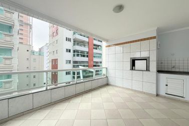 Apartamento &agrave; venda - 107m&sup2; - Meia Praia