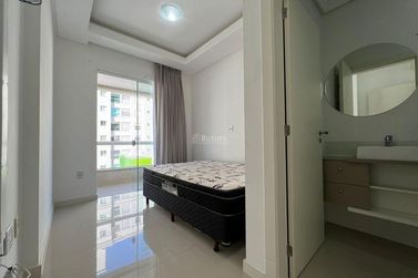 Apartamento &agrave; venda - 137m&sup2; - Meia Praia