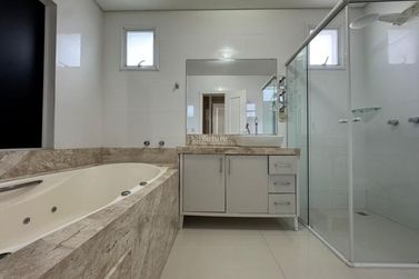 Apartamento &agrave; venda - 180m&sup2; - Meia Praia