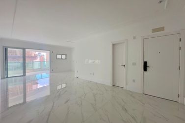 Apartamento &agrave; venda - 157m&sup2; - Meia Praia