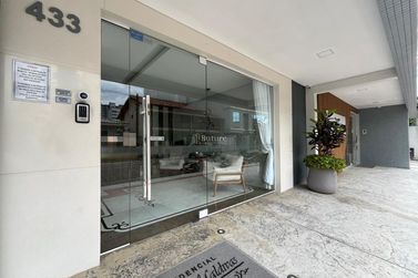 Apartamento &agrave; venda - 145m&sup2; - Meia Praia
