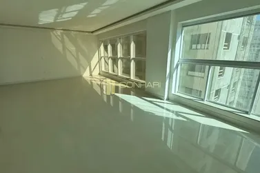 Apartamento &agrave; venda - 179m&sup2; - Meia Praia