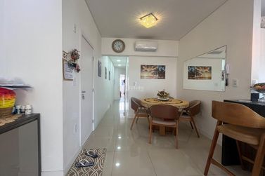 Apartamento &agrave; venda - 118m&sup2; - Meia Praia