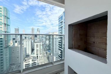 Apartamento &agrave; venda - 132m&sup2; - Meia Praia