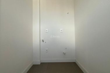 Apartamento &agrave; venda - 137m&sup2; - Meia Praia