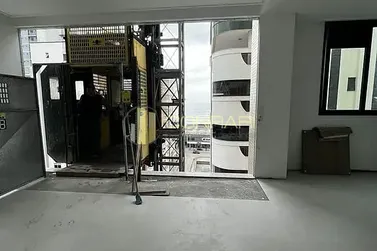 Apartamento &agrave; venda - 131m&sup2; - Meia Praia