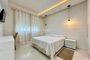Apartamento &agrave; venda - 300m&sup2; - Meia Praia