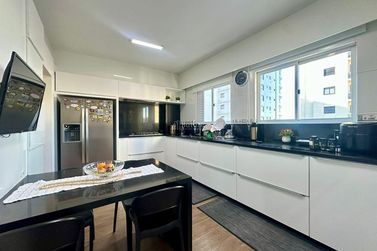 Apartamento &agrave; venda - 415m&sup2; - Meia Praia