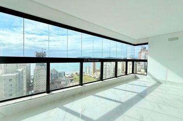 Apartamento &agrave; venda - 180m&sup2; - Meia Praia