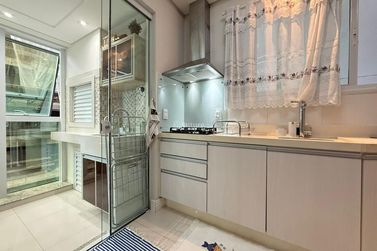 Apartamento &agrave; venda - 107m&sup2; - Meia Praia