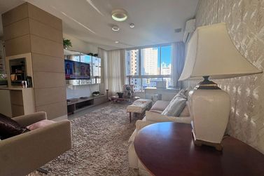 Apartamento &agrave; venda - 192m&sup2; - Centro