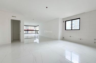 Apartamento &agrave; venda - 206m&sup2; - Meia Praia