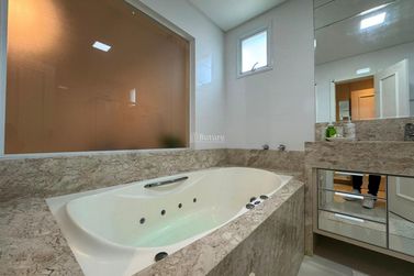 Apartamento &agrave; venda - 180m&sup2; - Meia Praia