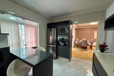 Apartamento &agrave; venda - 213m&sup2; - Meia Praia