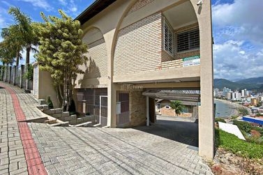 Casa &agrave; venda - 200m&sup2; - Canto da Praia