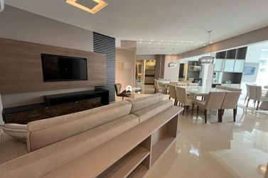 Apartamento para alugar - 131m&sup2; - Centro