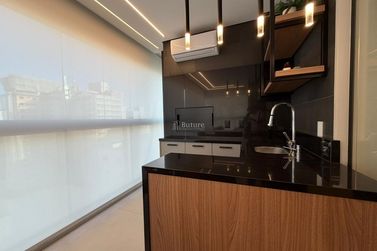 Apartamento &agrave; venda - 162m&sup2; - Meia Praia