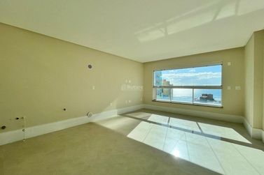 Apartamento &agrave; venda - 156m&sup2; - Meia Praia