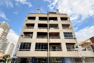 Apartamento &agrave; venda - 77m&sup2; - Meia Praia