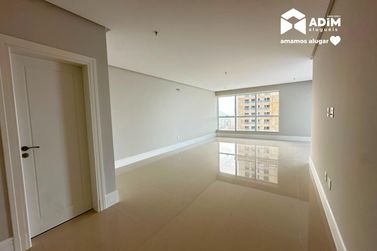 Apartamento para alugar - 170m&sup2; - Centro