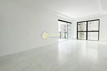 Apartamento &agrave; venda - 130m&sup2; - Meia Praia