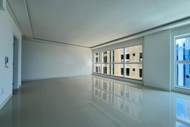 Apartamento &agrave; venda - 180m&sup2; - Meia Praia